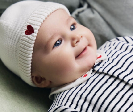 Petit bateau - Bonnet naissance tricoté en coton avec coeur