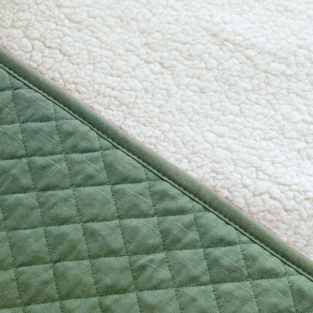 Travel_poncho_Pady_quilted_+_teddy_9-36m_QUILT_Green (1).webp