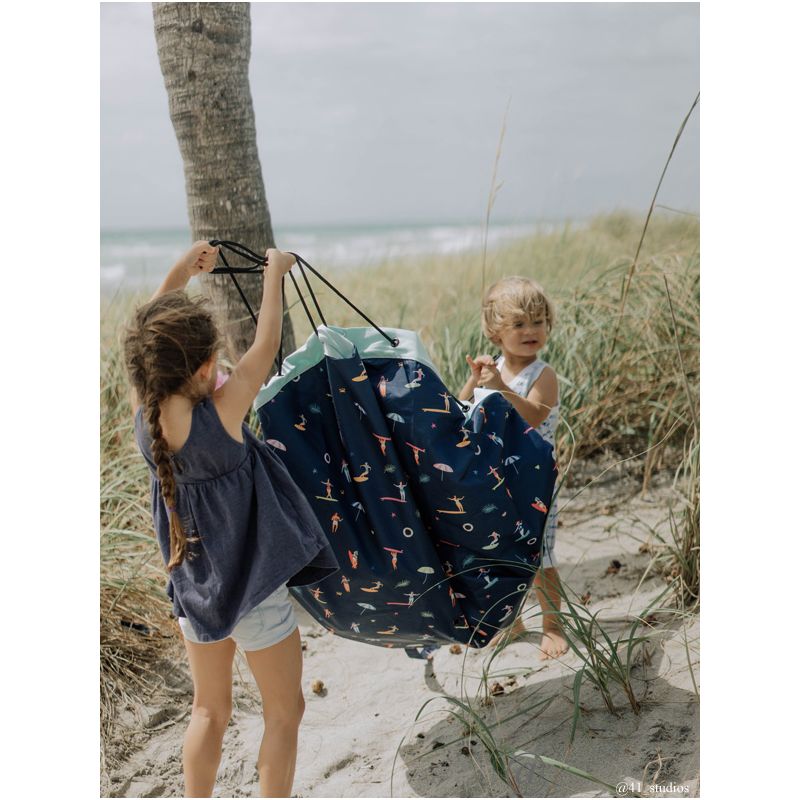 https://lacabanedeslutins.be/wp-content/uploads/2021/06/sac-de-rangement-tapis-de-jeu-outdoor-playgo-surf-2.jpg
